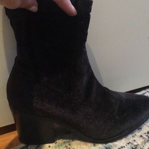 Slouchy black velvet booties!